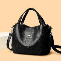 包包女包新款中年女士斜挎包压花单肩包妈妈包大容量