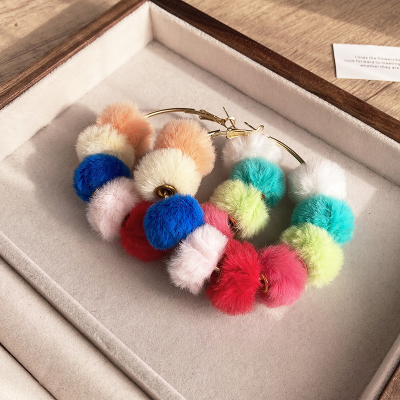 原创设计可爱辣妹彩色毛球耳环多巴胺夸张撞色大耳圈小众轻奢耳饰送女朋友老婆情人节七夕生日礼物