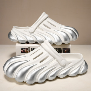 酷炫踩屎感软底洞洞鞋包趾搭扣沙滩凉鞋男士夏季两用凉拖男鞋