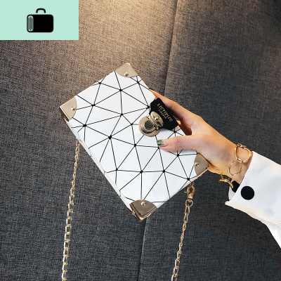 小包包女2020新款韩版潮百搭链条几何图案小方包斜挎单肩盒子包NEW LAKE女士单肩包