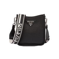 普拉达(PRADA)女士迷你徽标单肩包金属配件可拆卸肩带实用百搭配