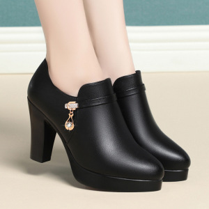 新款中跟皮鞋女深口鞋通勤工作单鞋粗跟日常黑色厚底软皮女鞋