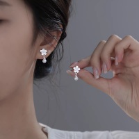 s925银针花朵珍珠耳钉女高级感轻奢小众耳环温柔甜美小花耳坠耳饰送女朋友老婆情人节七夕生日礼物