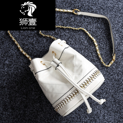 狮壹（Lionone）潮斜挎女包小香风包包复古水桶包菱格链条小包
