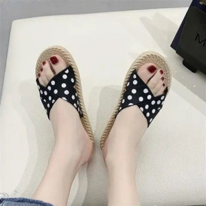 新款拖鞋女耐磨外穿时尚韩版ins网红波点沙滩软底居家