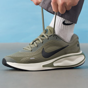 耐克(NIKE) 男鞋新款运动鞋JOURNEY RUN健身训练缓震耐磨透气跑步鞋FN0228-009 ZP