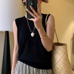 后背镂空冰丝针织衫女夏新款欧货设计感洋气露背纯色圆领短袖