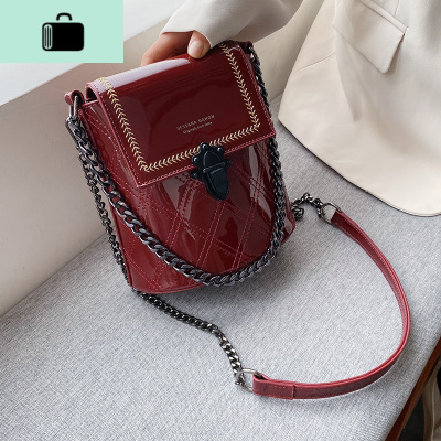 今年流行的小包包女2020新款潮韩版百搭斜挎包漆皮链条时尚水桶包NEW LAKE女士单肩包