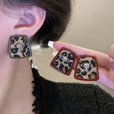 秋冬咖色豹纹耳钉轻奢高级感气质大气耳环2024新款复古耳饰女送女朋友老婆情人节七夕生日礼物