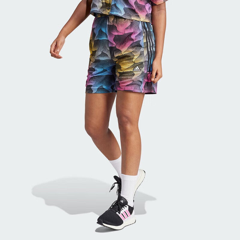 adidas/阿迪达斯女子 新款宽松舒适五分裤透气运动短裤 IQ4813 C