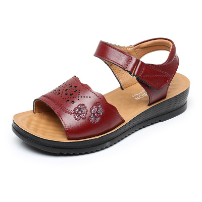 新款牛皮妈妈凉鞋舒适镂空软底中老年妈妈皮凉鞋