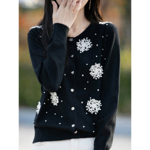 2025春装新款法式温柔别致精纺羊毛开衫钉珠立体花朵圆领毛衣外套