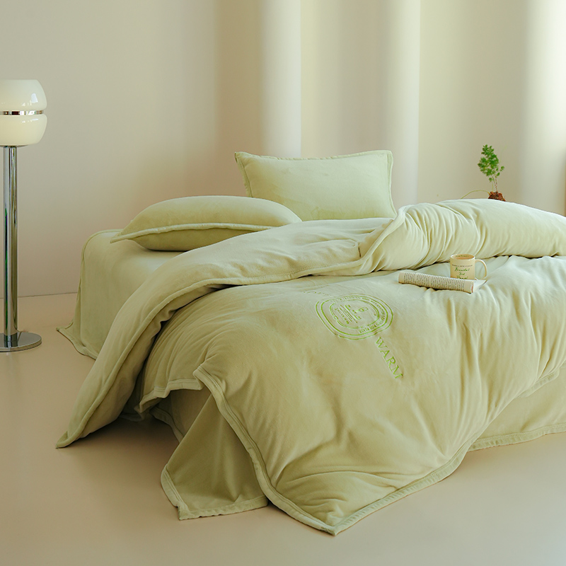 Z.M.N.(法国啄木鸟)松雪绒绣花牛奶绒四件套-舒法特ZHT-0043