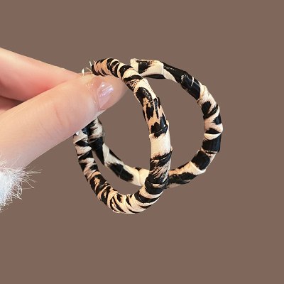 圆形豹纹皮革耳圈耳环2024新款高级感耳钉轻奢气质夸张耳饰女送女朋友老婆情人节七夕生日礼物