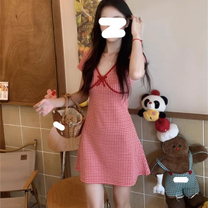 法式v领蝴蝶结格纹连衣裙子女装夏季新款纯欲风辣妹收腰包臀短裙