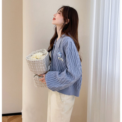 [3件8.5折118.9元,叠加优惠券]唐狮秋冬新款女翻领左胸小花短款开衫外套百搭可爱chic