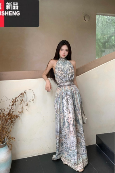 YIBUSHENG波西米亚风印花挂脖连衣裙女季设计感气质长裙显瘦收腰a字裙子