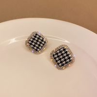 千鸟格闪钻耳钉女2023年新款小香风时尚气质秋冬高级感耳环耳饰潮送女朋友老婆情人节七夕生日礼物