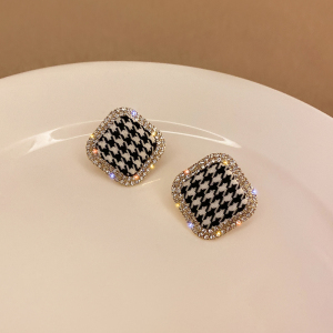 千鸟格闪钻耳钉女2023年新款小香风时尚气质秋冬高级感耳环耳饰潮送女朋友老婆情人节七夕生日礼物 千鸟格银针耳钉