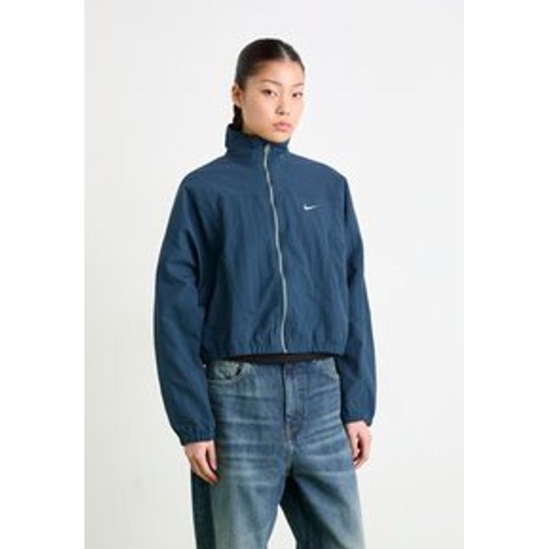 Nike女款夏季运动夹克轻盈透气时尚风衣适合户外活动