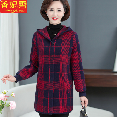 七斓妈妈装中年外套老年人大衣冬新款女士风衣中长款洋气连帽上衣风衣
