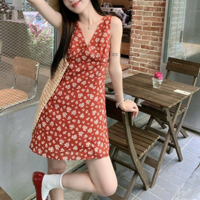 红色复古碎花吊带连衣裙女夏季新款纯欲法式气质V领港风短裙子潮