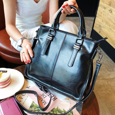 CCMVP品牌自营质量保证-CCMVP休闲品牌斜挎女夏季新款油蜡皮牛皮时尚斜挎托特纯色单肩潮流