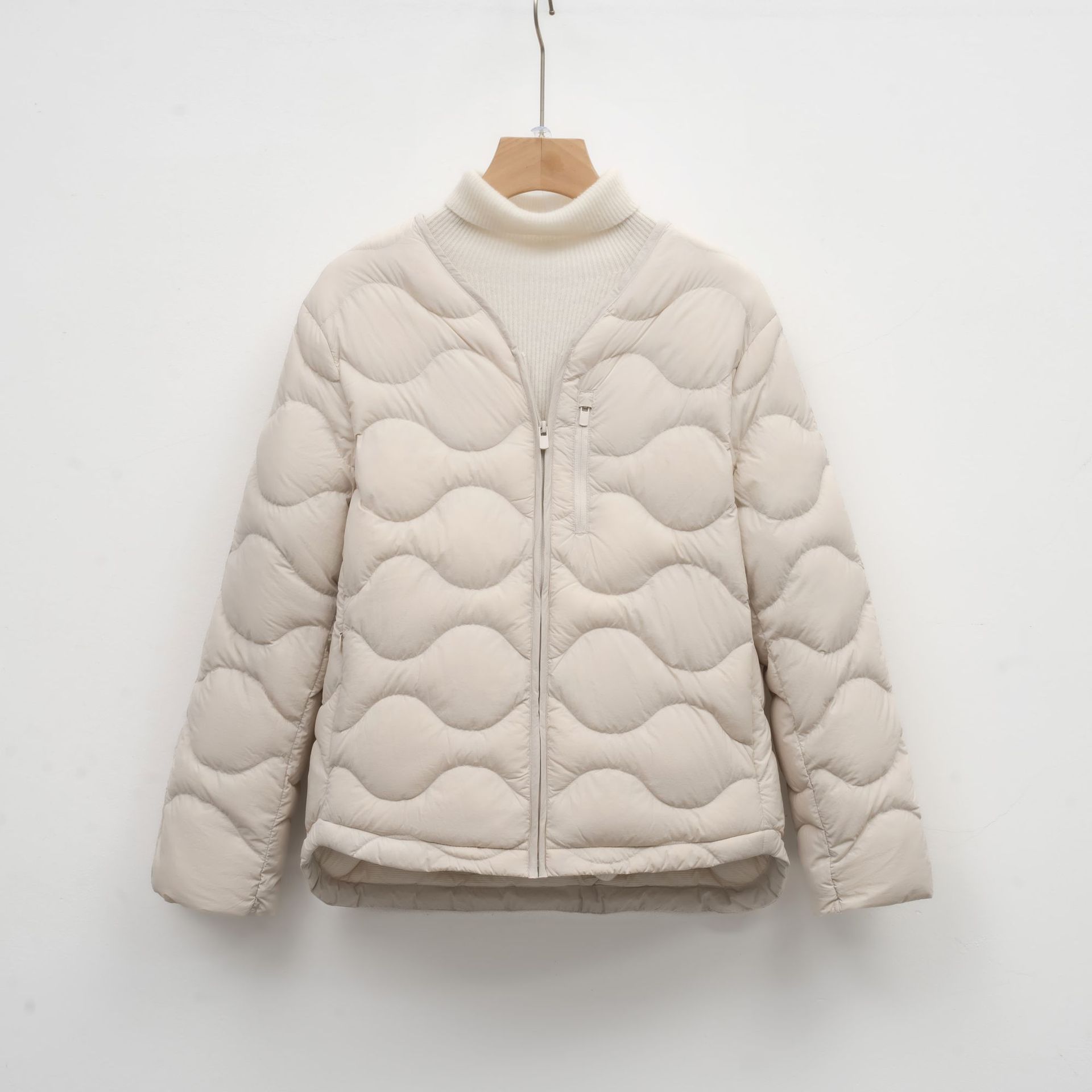 90白鸭绒新国标修身V领纯色简约圆领保暖羽绒服女外套_36