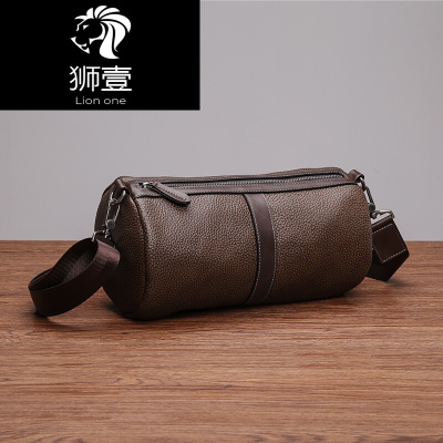 狮壹（Lionone）单肩包男斜跨包休闲男士包圆柱形头层牛皮圆筒包复古咖色默认颜色