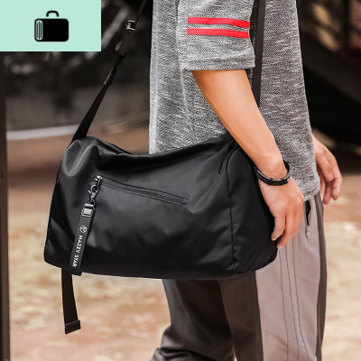 单肩包男士轻便斜挎肩包大容量旅行出差包工装潮牌运动训练健身包new
